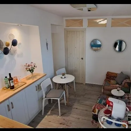 Final Step Apartment Skiathos Town Room photo